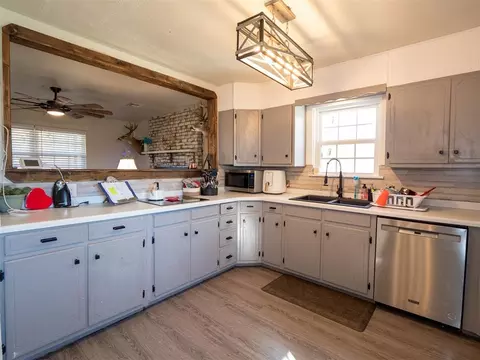 Kitchen - 355807 E 1010 Rd, Prague, OK 74864 photo 2 of 4