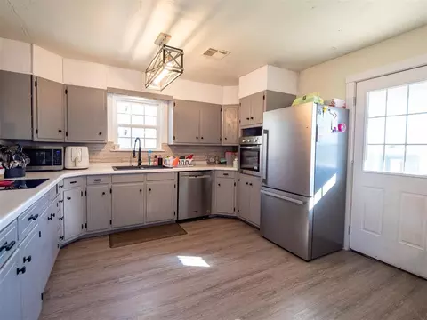 Kitchen - 355807 E 1010 Rd, Prague, OK 74864 photo 1 of 4