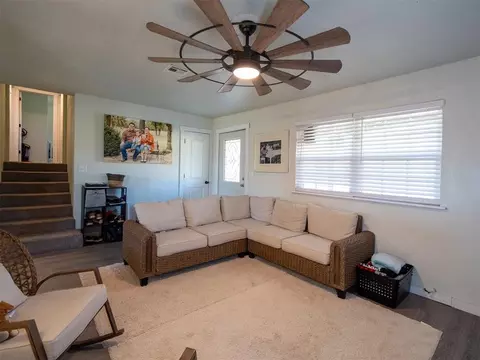 Living - 355807 E 1010 Rd, Prague, OK 74864 photo 3 of 5