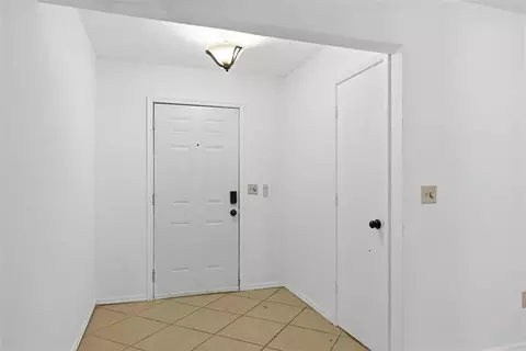 Entry Way - 612 NE 14th St, Moore, OK 73160 photo 1 of 1
