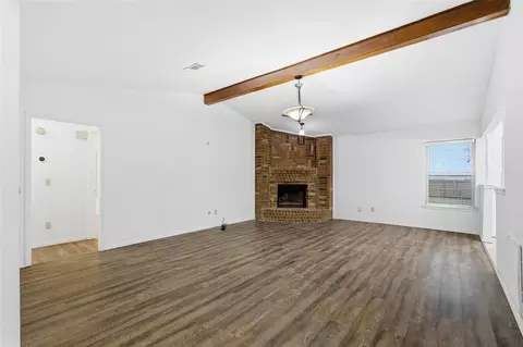 Living - 612 NE 14th St, Moore, OK 73160 photo 1 of 2