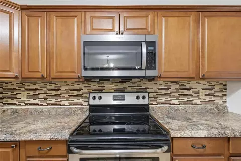 Kitchen - 612 NE 14th St, Moore, OK 73160 photo 4 of 5