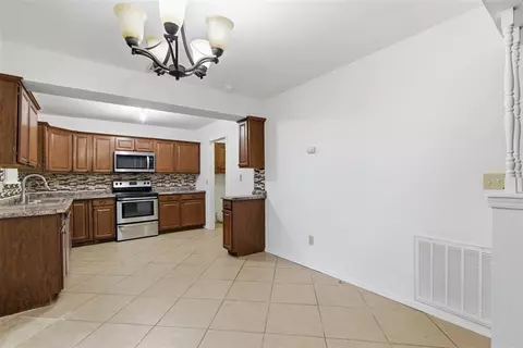 Kitchen - 612 NE 14th St, Moore, OK 73160 photo 5 of 5