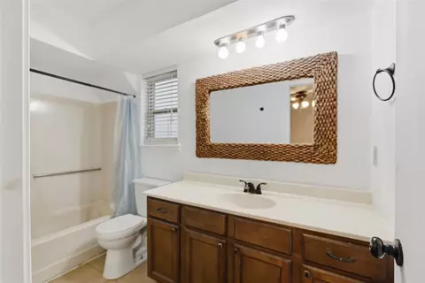 Bath - 612 NE 14th St, Moore, OK 73160 photo 1 of 4