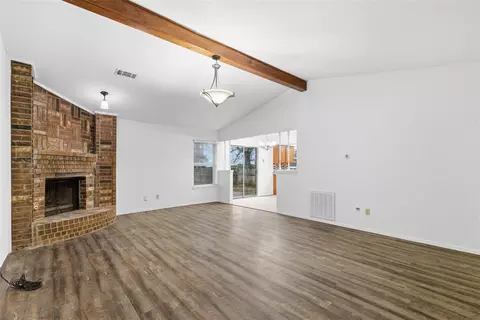 Living - 612 NE 14th St, Moore, OK 73160 photo 2 of 2