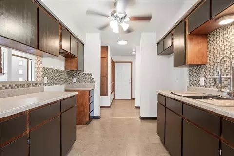 Entry Way - 419 E F St, Ringling, OK 73456 photo 3 of 3