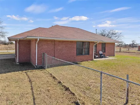 Exterior - 419 E F St, Ringling, OK 73456 photo 5 of 8