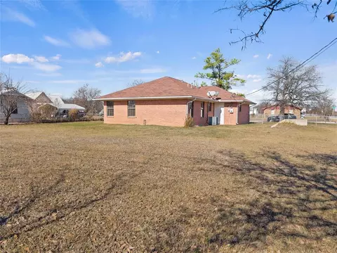 Exterior - 419 E F St, Ringling, OK 73456 photo 8 of 8