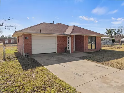 Exterior - 419 E F St, Ringling, OK 73456 photo 4 of 8