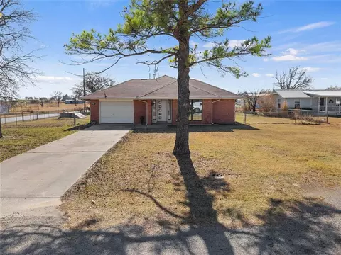 Exterior - 419 E F St, Ringling, OK 73456 photo 2 of 8