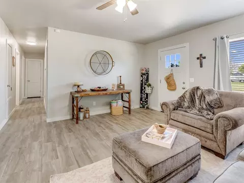 Entry Way - 528 Eischen Ave, Okarche, OK 73762 photo 1 of 1