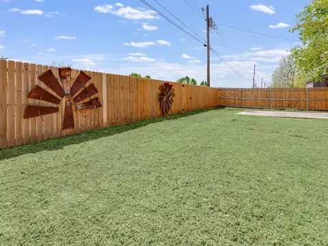 Exterior - 528 Eischen Ave, Okarche, OK 73762 photo 7 of 9