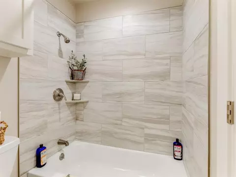 Bath - 528 Eischen Ave, Okarche, OK 73762 photo 4 of 4