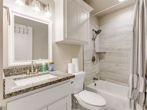 Bath - 528 Eischen Ave, Okarche, OK 73762 photo 1 of 4