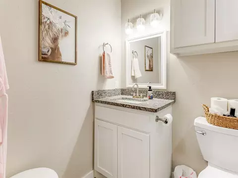 Bath - 528 Eischen Ave, Okarche, OK 73762 photo 3 of 4