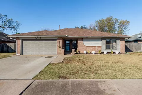 3513 Shannon Dr, Moore, OK 73160
