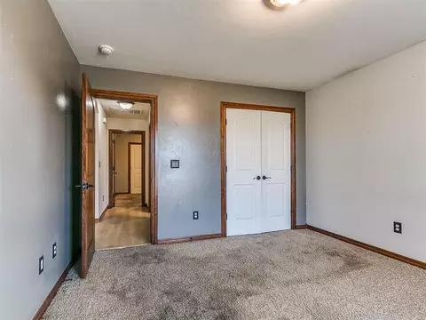Bedroom - 291 Hillside Dr, Harrah, OK 73045 photo 5 of 9