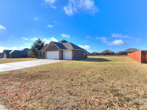 Exterior - 291 Hillside Dr, Harrah, OK 73045 photo 2 of 4