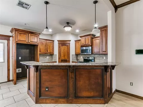 Kitchen - 291 Hillside Dr, Harrah, OK 73045 photo 1 of 9