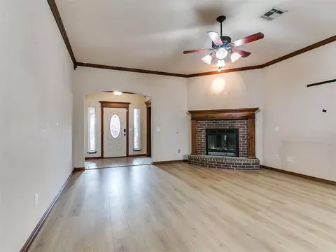 Living - 291 Hillside Dr, Harrah, OK 73045 photo 5 of 6