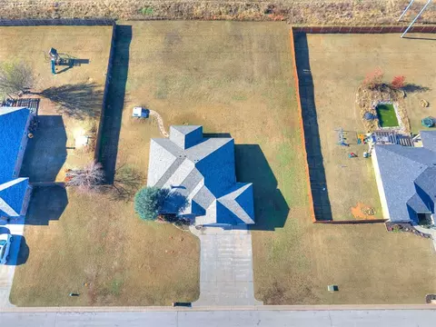 View/Area - 291 Hillside Dr, Harrah, OK 73045 photo 1 of 2