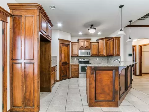 Kitchen - 291 Hillside Dr, Harrah, OK 73045 photo 3 of 9