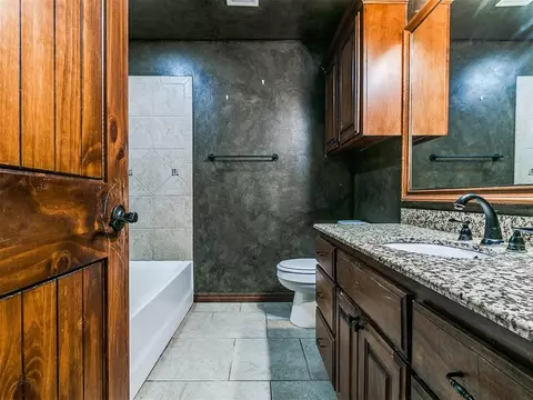Bath - 291 Hillside Dr, Harrah, OK 73045 photo 6 of 8