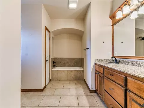 Bath - 291 Hillside Dr, Harrah, OK 73045 photo 1 of 8