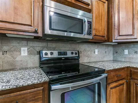 Kitchen - 291 Hillside Dr, Harrah, OK 73045 photo 6 of 9
