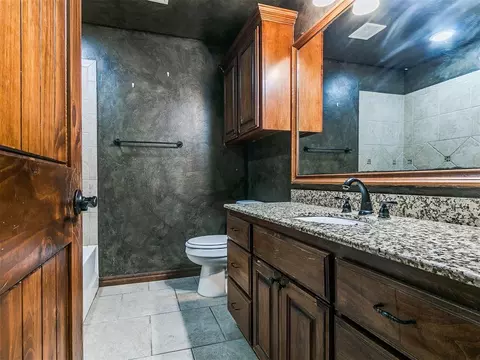 Bath - 291 Hillside Dr, Harrah, OK 73045 photo 5 of 8