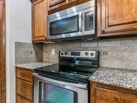 Kitchen - 291 Hillside Dr, Harrah, OK 73045 photo 7 of 9