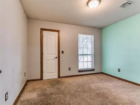 Bedroom - 291 Hillside Dr, Harrah, OK 73045 photo 7 of 9