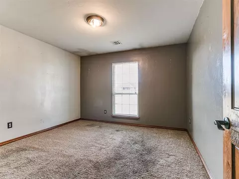 Bedroom - 291 Hillside Dr, Harrah, OK 73045 photo 4 of 9