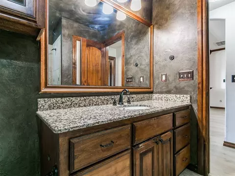 Bath - 291 Hillside Dr, Harrah, OK 73045 photo 7 of 8