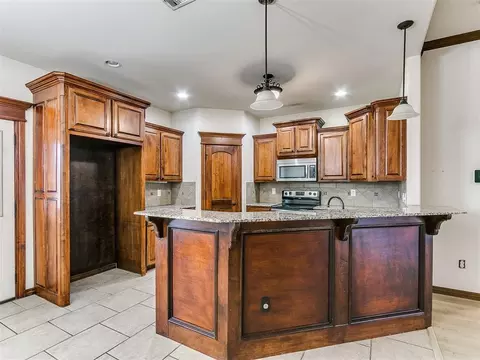 Kitchen - 291 Hillside Dr, Harrah, OK 73045 photo 2 of 9