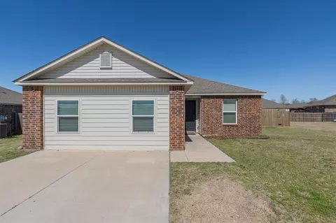 1914 Oak Tree Ct, Shawnee, OK 74804