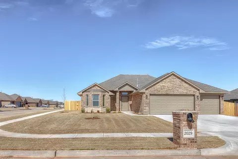 2029 W Flintlock Way, Mustang, OK 73064