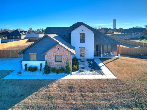 2836 SE 42nd St, Newcastle, OK 73065