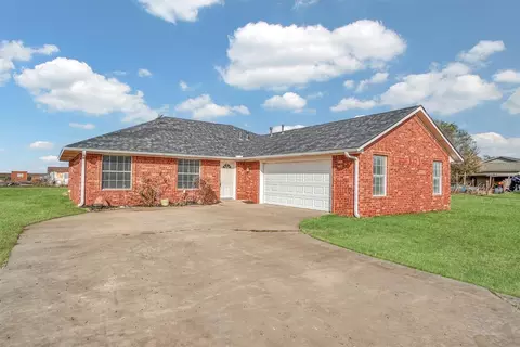 420 W 4th St, Duke, OK 73532