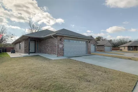 316 SW 4th Pl, Newcastle, OK 73065