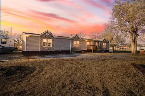 425 Caddo Pl, Geary, OK 73040