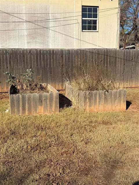 Exterior - 715 N Jackson St, Altus, OK 73521 photo 3 of 3