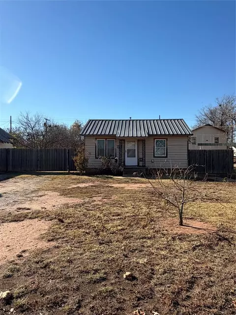 715 N Jackson St, Altus, OK 73521