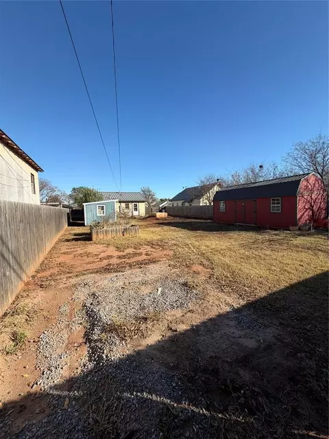 Exterior - 715 N Jackson St, Altus, OK 73521 photo 2 of 3