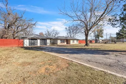 9909 Lloyd Dr, Midwest City, OK 73130
