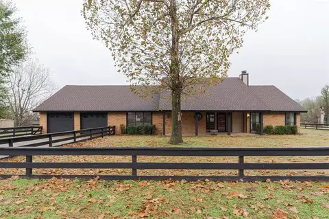 3818 N Country Club Rd, Newcastle, OK 73065