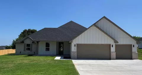 2443 Wolf Creek Bnd, Blanchard, OK 73010