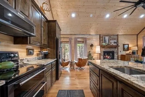 Kitchen - 471 Split Log Trl, Broken Bow, OK 74728 photo 2 of 5