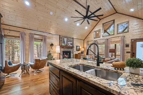 Kitchen - 471 Split Log Trl, Broken Bow, OK 74728 photo 5 of 5