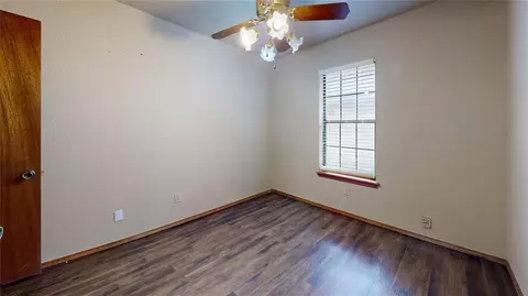Bedroom - 2127 Lonnie Ln, Moore, OK 73170 photo 6 of 9